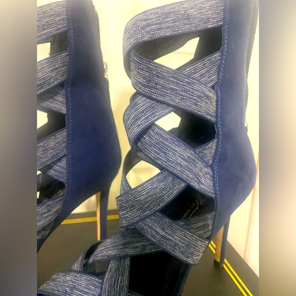 💙GOOD CONDITION!💙 Data by Zendaya | Size: 9 | Blue Denim | Height: 3.5 in. - Picture 5 of 15